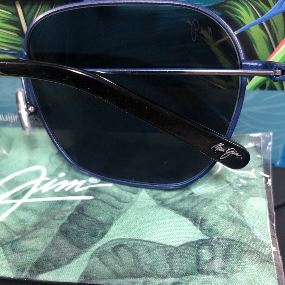 Maui Jim Blue Mirrored Aviator sunglasses. - Picture 4 of 5